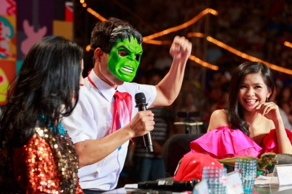 Các vị giám khảo trẻ trung trên hàng ghế "nóng"