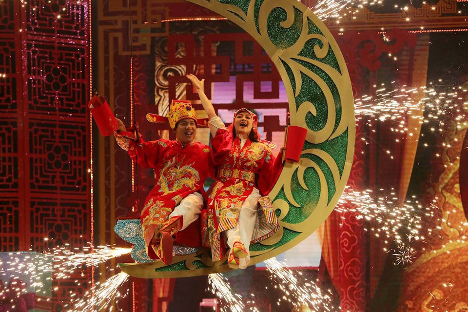 Táo Kinh tế (Quang Thắng) và Táo Xã hội (Vân Dung) xuất hiện trong màn báo cáo đôi. (Ảnh: VFC)