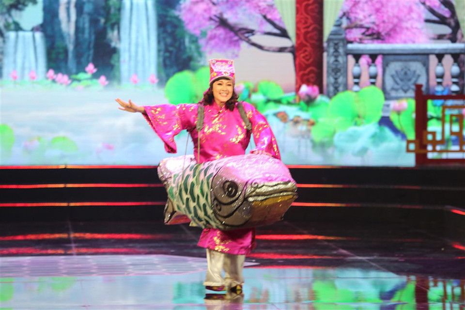 Danh hài Vân Dung không còn thủ vai Táo Y tế hay Táo Giáo dục như những năm trước. Thay vào đó, năm nay, nữ diễn viên hóa thân thành Táo Xã hội. (Ảnh: VFC)