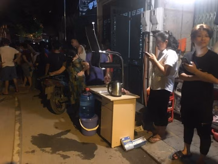 Đám chay bắt đầu xảy ra vào khoảng 18 giờ 30 chiều nay (28/8). (Ảnh: Sơn Bách/Vietnam+)
