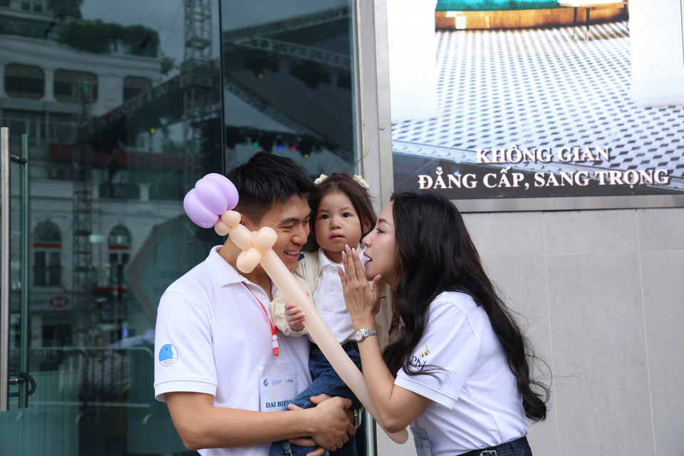 Chương trình có sự tham gia của nhiều gia đình trẻ. (Ảnh: PV/Vietnam+)