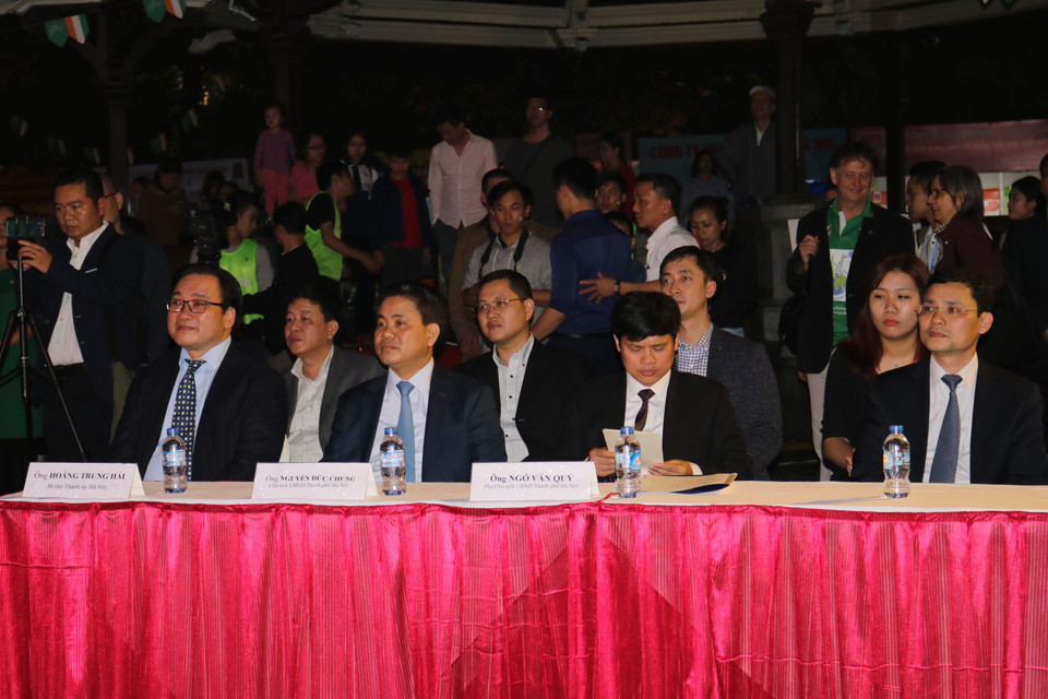 Sự kiện có sự tham dự của nhiều lãnh đạo thành phố Hà Nội: Bí thư Thành ủy Hoàng Trung Hải, Chủ tịch Ủy ban Nhân dân Thành phố Nguyễn Đức Chung, Phó Chủ tịch Ủy ban nhân dân Thành phố Ngô Văn Quý… (Ảnh: Vietnam+)