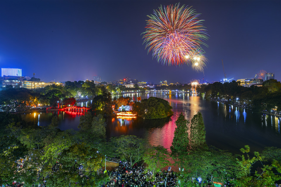 Một tác phẩm trong bộ ảnh Vẻ đẹp những không gian xanh vô giá của Hà Nội của tác giả Lê Việt Khánh. Bộ ảnh giành giải Nhì. 