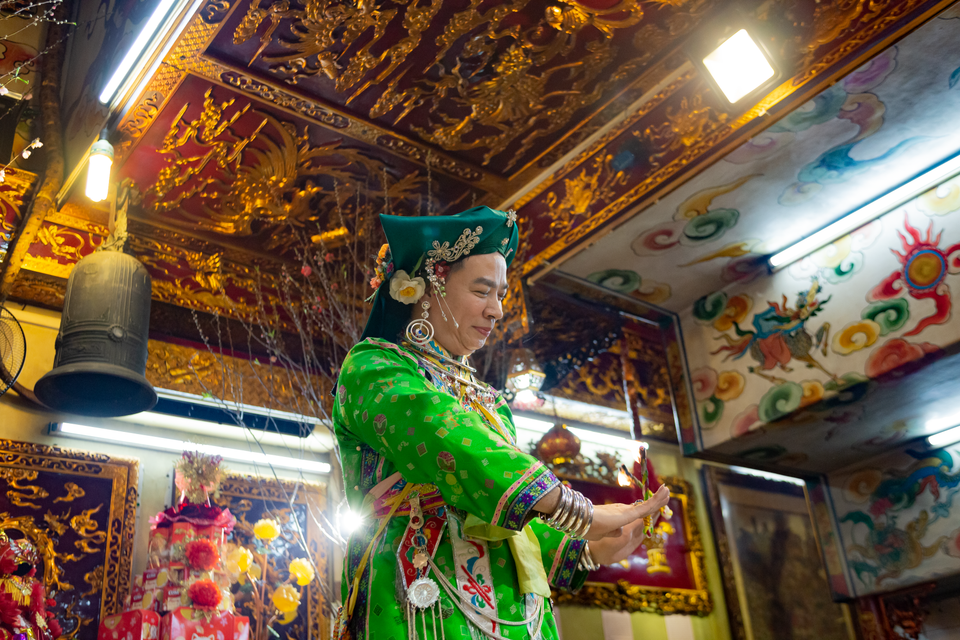 Giá Chầu bà đệ Nhị Thượng Ngàn. Tương truyền, bà giúp dân lập ấp, dạy dân bách nghệ, chữa bệnh, cứu đói cho chúng dân. (Ảnh: Minh Thu/Vietnam+)