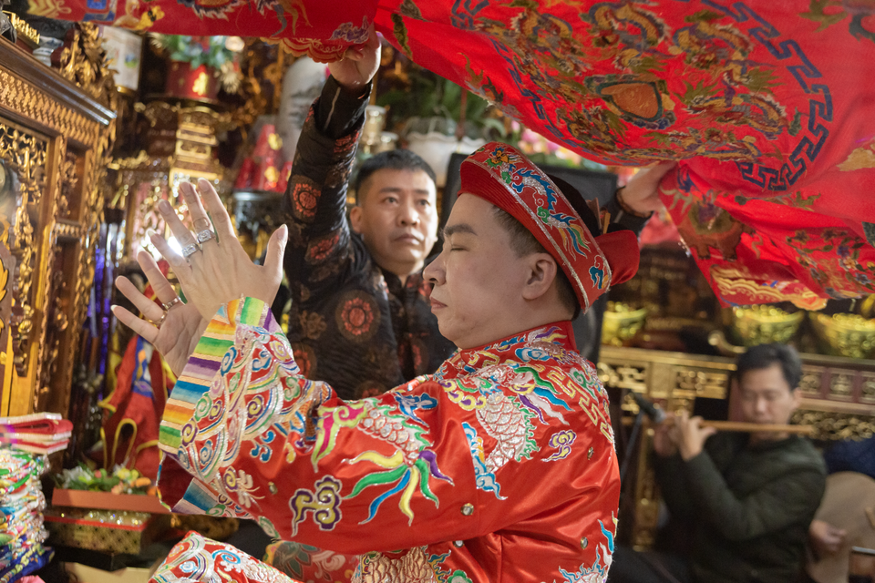 Giá Quan lớn Đệ nhất Thượng Thiên, vị quan thay mặt Tam tòa Thánh Mẫu cai quản vùng trời. (Ảnh: Minh Thu/Vietnam+)