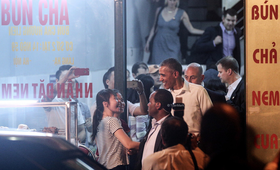 'Tổng thống Obama đi ăn bún chả Hà Nội' - Tiến Tuấn. (Nguồn ảnh: BTC)