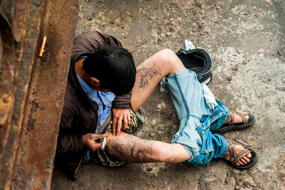 Tác phẩm 'Chích ma túy dưới gầm cầu' của tác giả Nguyễn Khánh. (Nguồn ảnh: BTC)