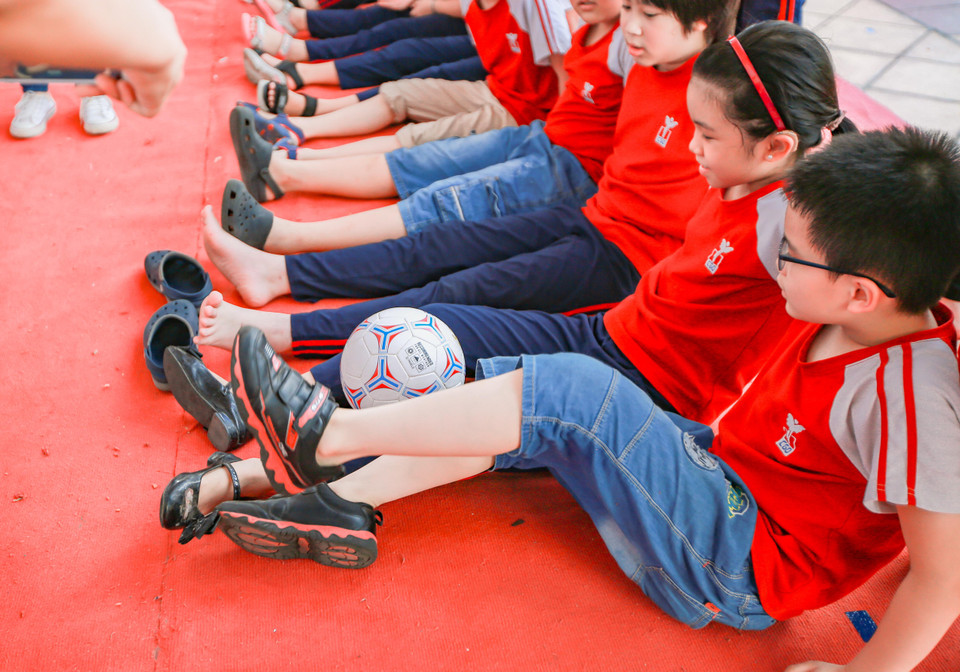 Bên cạnh đó, các hoạt động này còn giúp các em có tinh thần tập thể, yêu thương, gắn bó và đoàn kết, từ đó góp phần hạn chế bạo lực học đường. 