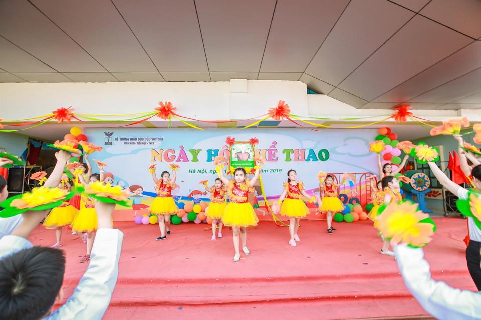 Ngày hội không thể thiếu các tiết mục múa văn nghệ... (Ảnh: PV/Vietnam+)