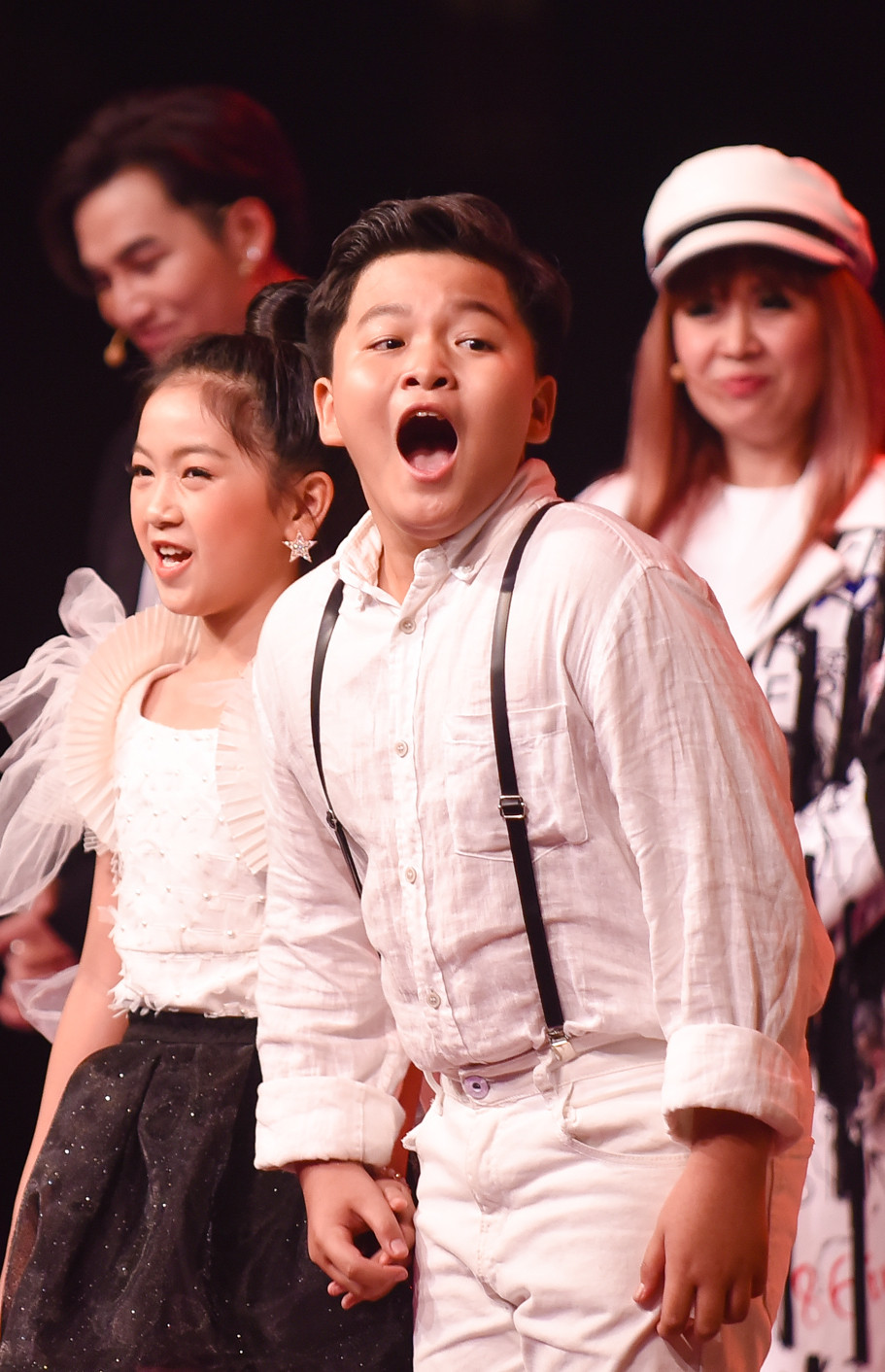 Sự nhầm lẫn này của MC Nguyên Khang khiên học trò của Dương Cầm-Hương Giang bật khóc nức nở sau giây phút vui mừng ngắn ngủi. (Ảnh: BTC)