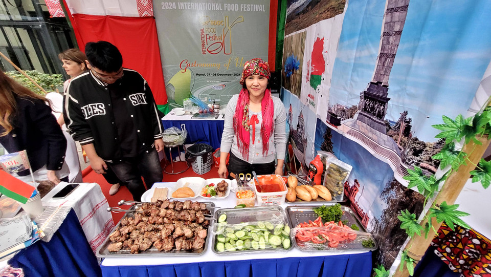 Quầy bánh Shaskuki của Belarus. (Ảnh: Minh Anh/Vietnam+)