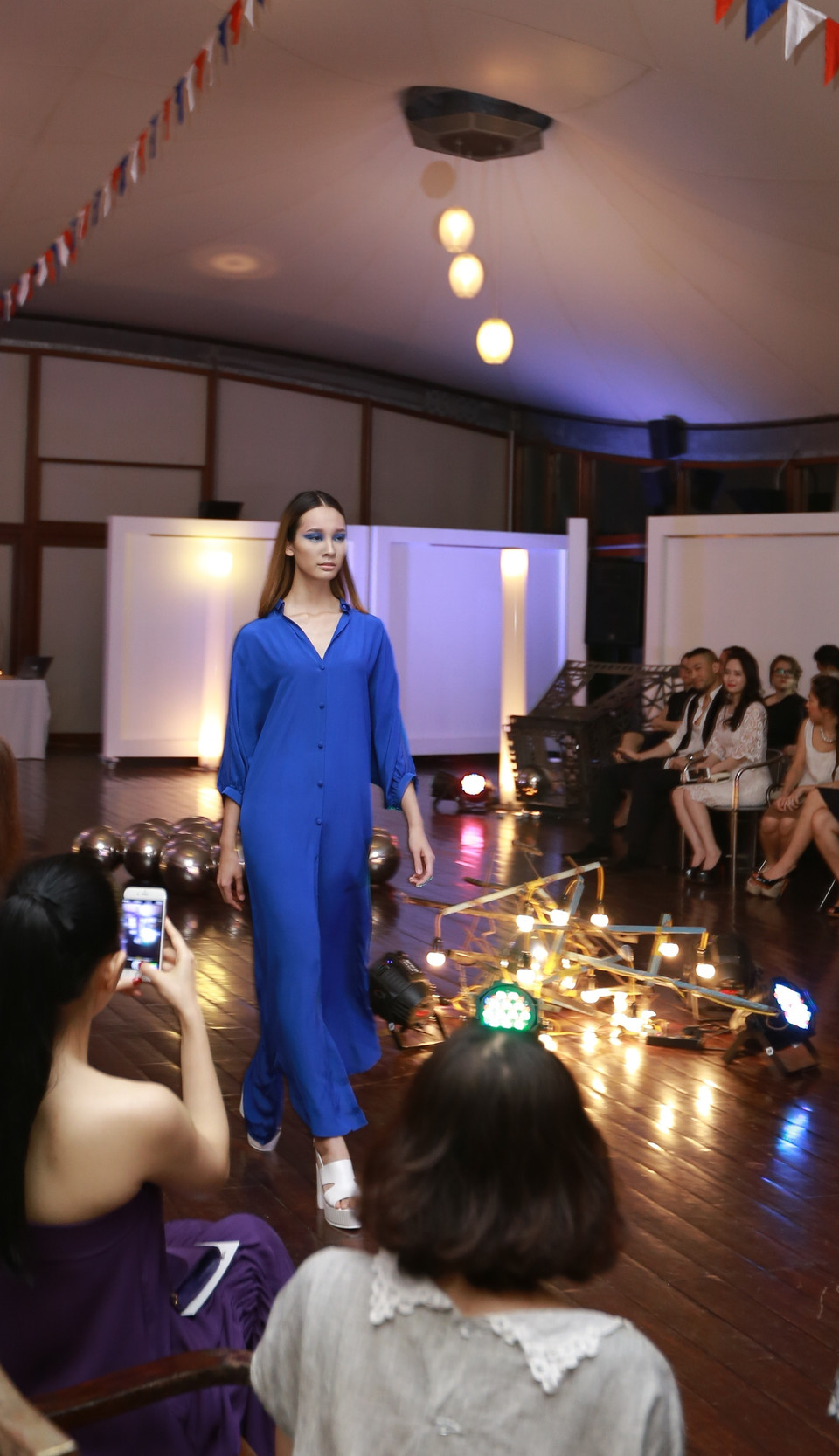 Chương trình có sự tham dự của hơn 200 khách mời.(Ảnh: Hoàng Long/ Vietnam+)