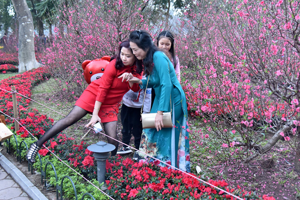 'Bước qua mùa Xuân' (tác giả Nguyễn Đăng Khoa) gợi cho người xem nhiều suy ngẫm. (Nguồn ảnh: BTC)