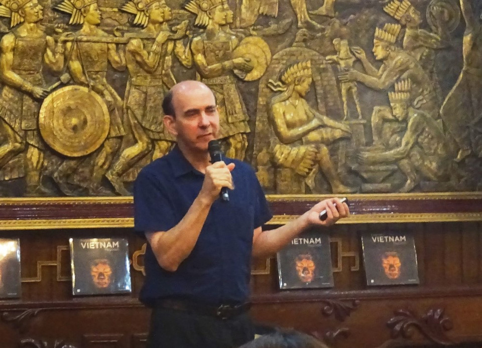 Tháng Sáu vừa qua, nhiếp ảnh gia Nicolas Cornet đã có buổi giới thiệu cuốn sách ảnh tới công chúng Thành phố Hồ Chí Minh. (Ảnh: Gia Thuận/TTXVN)