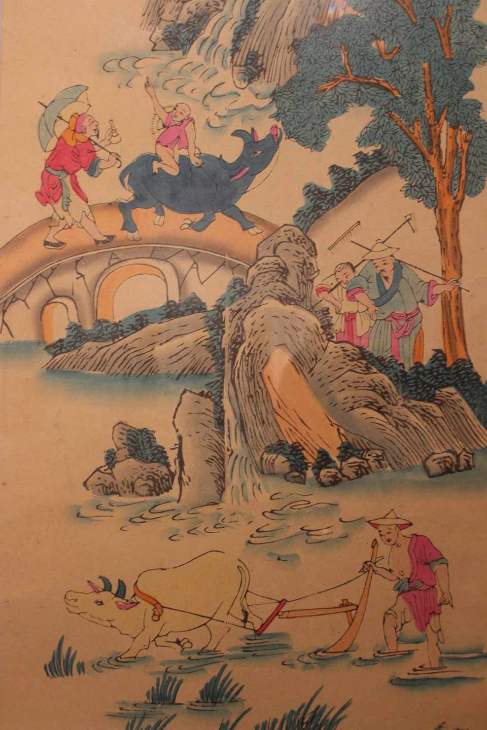 ''Soi'' gần vào cảnh sinh hoạt, lao động trên tranh Tứ dân. (Ảnh: Minh Anh/Vietnam+)