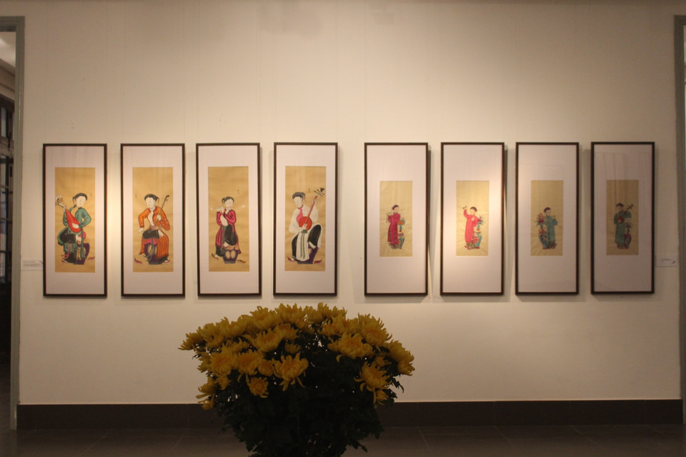 Riêng đối với Tứ bình Tố nữ, triển lãm mang tới ba bộ truyền thống của dòng tranh Hàng Trống và một bộ của dòng tranh Đông Hồ. (Ảnh: Minh Anh/Vietnam+)