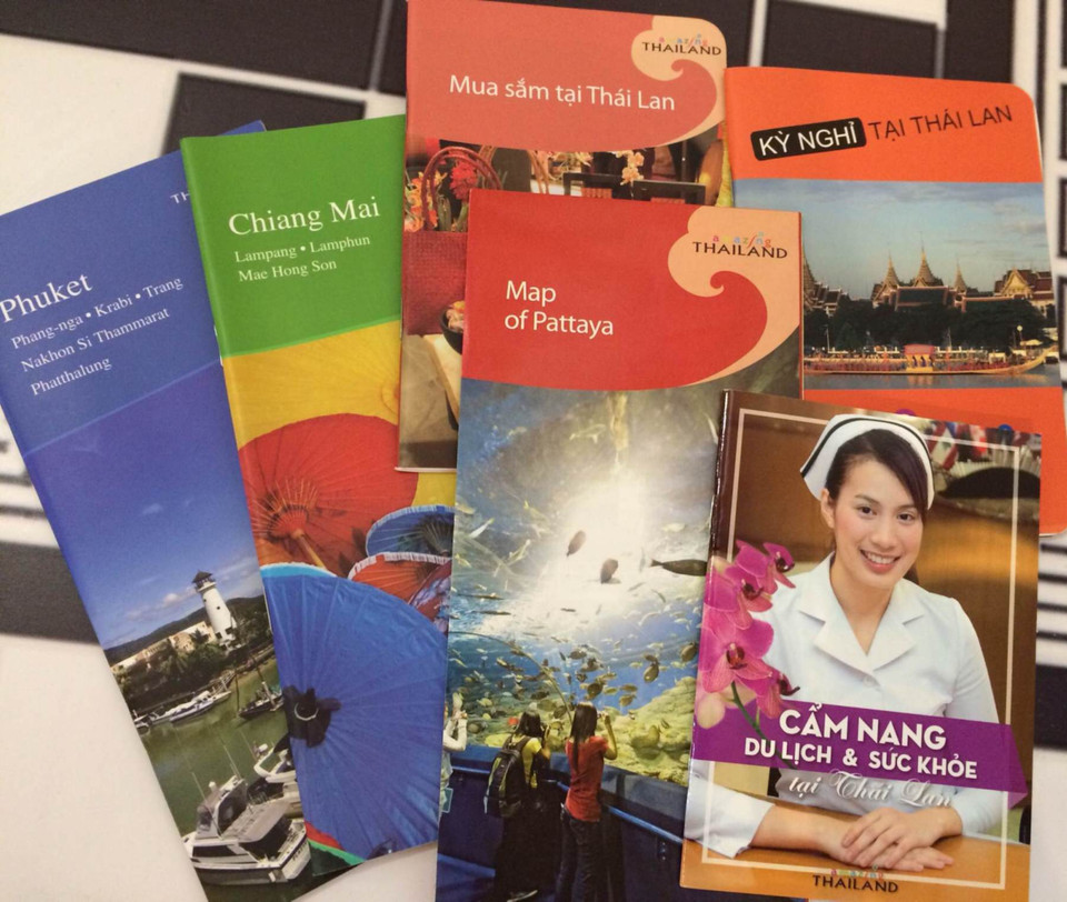 Các ấn phẩm giới thiệu du lịch Thái Lan (Ảnh: Nhật Linh/Vietnam+)