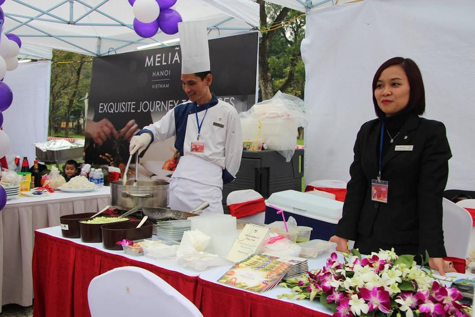 Nhiều khách sạn lớn cũng góp mặt tại ngày hội (Ảnh: Nhật Linh/Vietnam+)