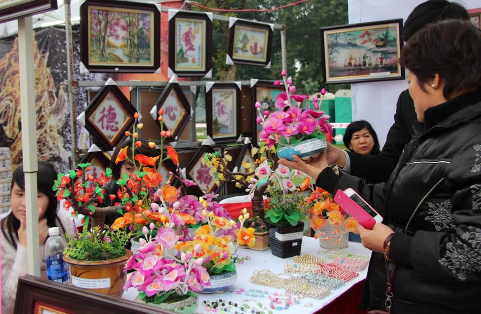 Gian hàng đồ thủ công mỹ nghệ Việt Nam (Ảnh: Nhật Linh/Vietnam+)