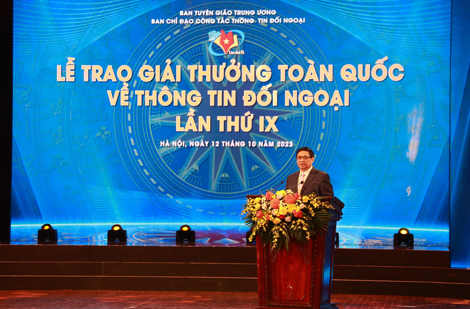 Phát biểu tại sự kiện, Thủ tướng Phạm Minh Chính khẳng định công tác thông tin đối ngoại đã có những bước phát triển ấn tượng; thông tin ngày càng nhanh chóng, toàn diện, có bản sắc, là cầu nối để cộng đồng quốc tế hiểu rõ, hiểu đúng chủ trương, đường lối, chính sách của Đảng, Nhà nước. (Ảnh: Minh Anh/Vietnam+)