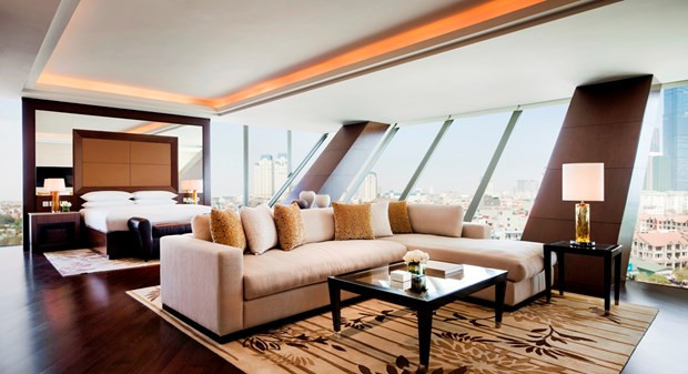 Góc nghỉ ngơi, thư giãn với chiếc giường sang trọng và sofa lớn.(Nguồn: J.W Marriott)