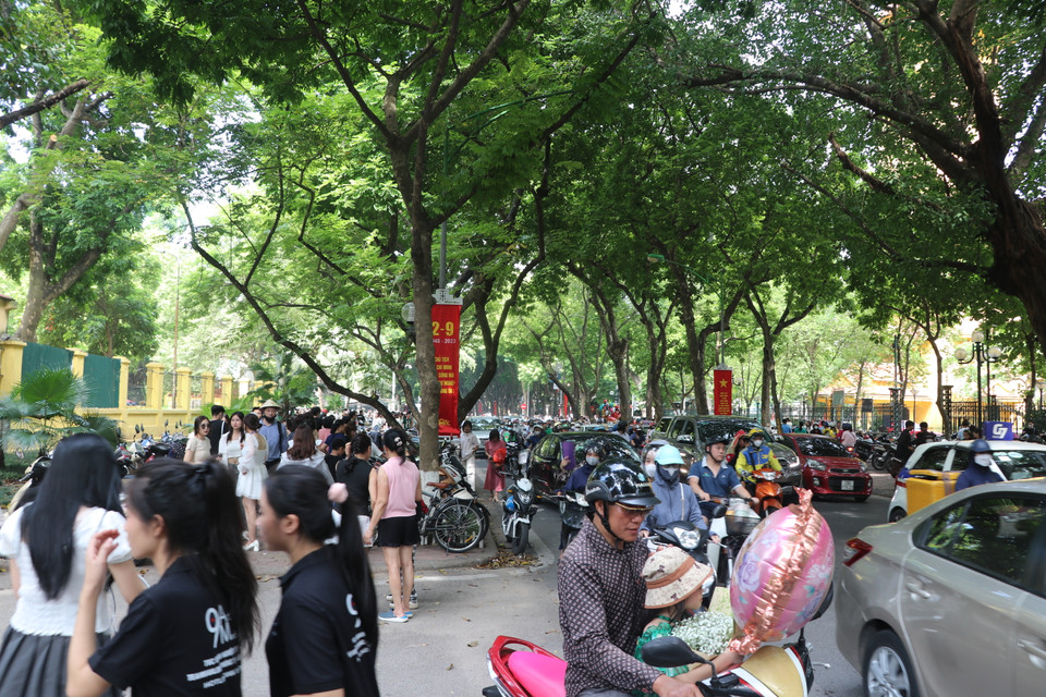 ''Phố ảnh'' Phan Đình Phùng thì ngược lại. Sức nóng của con phố này với người thích chụp ảnh chưa giảm xuống. (Ảnh: Minh Anh/Vietnam+)