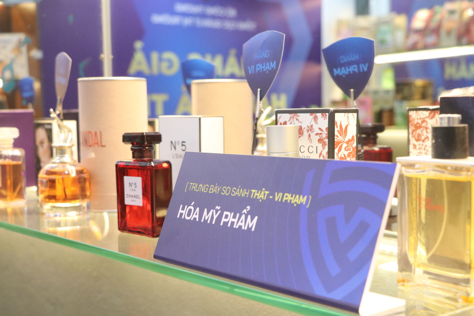 Mỹ phẩm, sản phẩm thời trang, làm đẹp cũng thuộc vào nhóm mặt hàng bị làm giả, nhái nhiều nhất. (Ảnh: Minh Anh/Vietnam+)