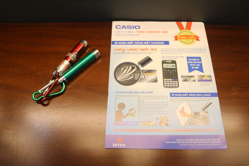 Theo người đại diện hãng, tem chống giả đã được sử dụng thành công 10 năm nay nhưng quá tốn kém nên không bị làm giả, làm nhái theo. (Ảnh: Minh Anh/Vietnam+)