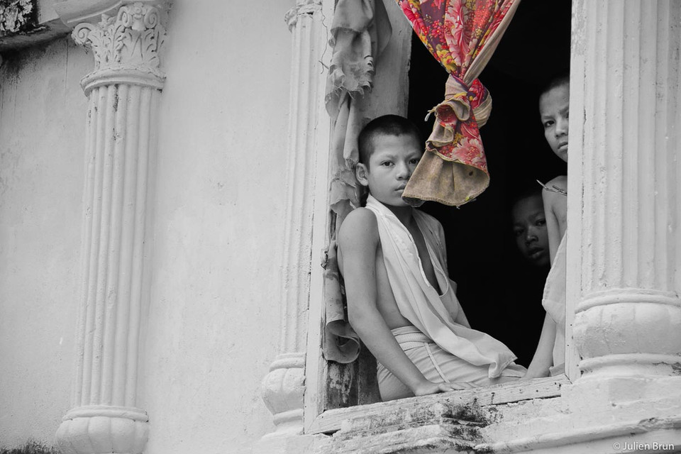 Khi được đưa vào tiếng Việt, những từ này được Việt hóa về mặt âm đọc (thêm thanh điệu, thay đổi âm hoặc giảm bớt âm tiết). (Ảnh: BTC)