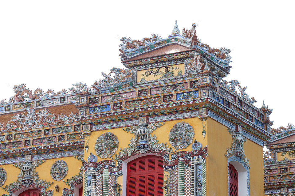 Sau 5 năm nghiên cứu khôi phục, Điện Kiến Trung được tái hiện, bắt đầu đón khách tham quan dịp Tết Giáp Thìn 2024. Công trình mang dấu ấn kiến trúc '3 trong 1,' gồm Việt-Pháp-Italy, tạo thành tổng thể độc đáo trong Đại nội. (Ảnh: Minh Anh/Vietnam+)