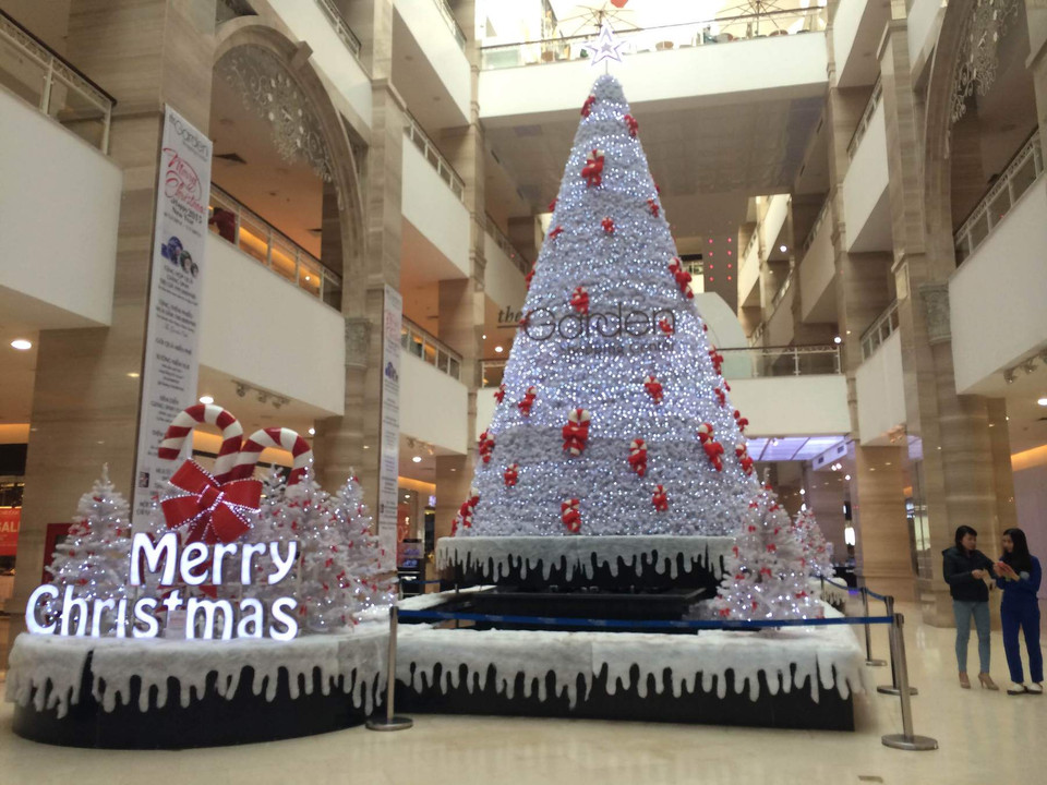 Cây thông ở trong Trung tâm thương mại The Garden (Ảnh: Nhật Linh/Vietnam+)