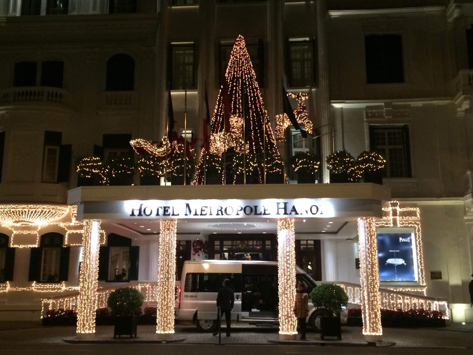 Khách sạn Metropole Hà Nội lung linh đón Giáng sinh (Ảnh: Nhật Linh/Vietnam+)