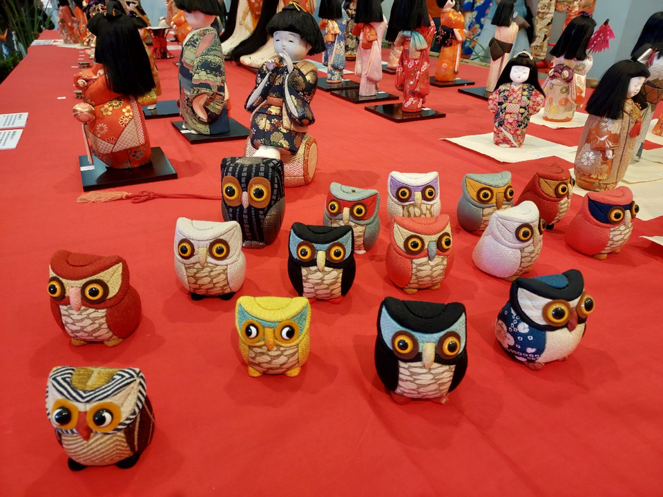 Bộ sưu tập búp bê hình cú mèo. (Ảnh: Minh Thu/Vietnam+)
