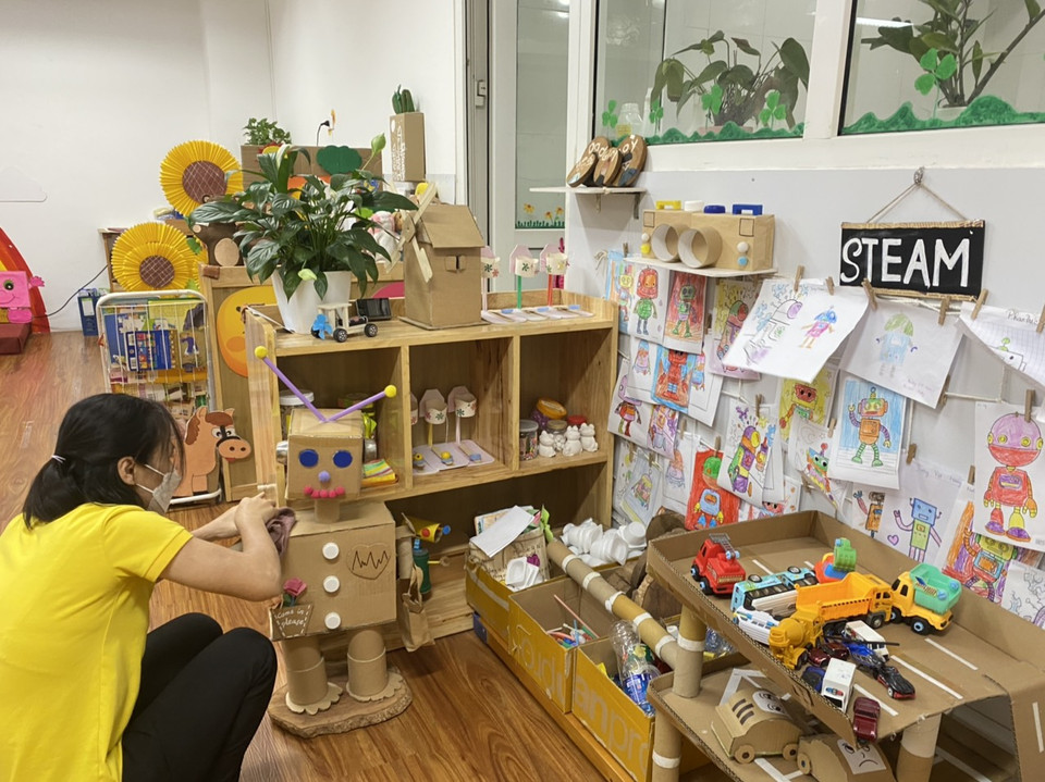 Khu vực lớp học cũng được vệ sinh sạch sẽ. Ảnh chụp tại Trường Mầm non Hoa Hướng Dương. (Ảnh: PV/Vietnam+)