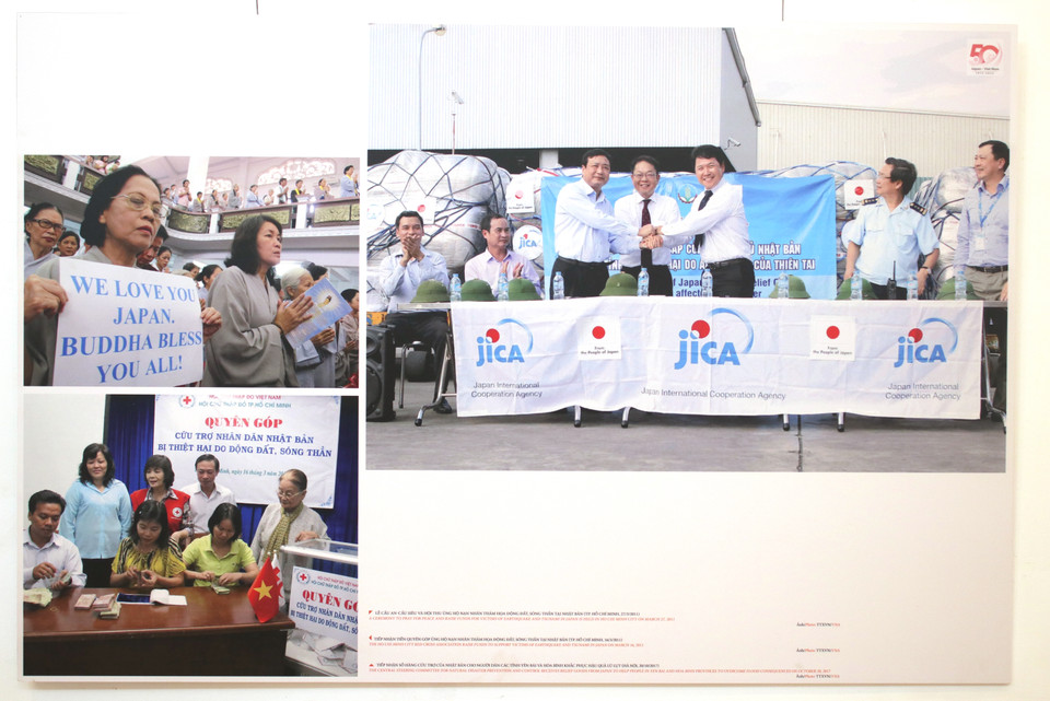 Loạt hình ảnh về Lễ cầu an và quyên góp được thực hiện tại Thành phố Hồ Chí Minh, hướng đến người dân Nhật Bản sau thảm họa kép động đất, sóng thần năm 2011 và sự hỗ trợ từ phía Nhật Bản cho Việt Nam nhằm khắc phục hậu quả của lũ lụt tại Yên Bái, Hòa Bình năm 2017. (Ảnh chụp lại tư liệu: Minh Anh/Vietnam+)
