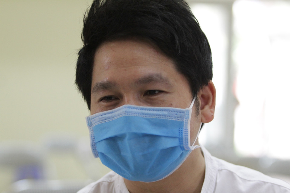 Trước đó, ca sỹ Trọng Tấn khởi xướng chiến dịch chung tay trao 10 tấn gạo cho những hoàn cảnh khó khăn. (Ảnh: CTV/Vietnam+)