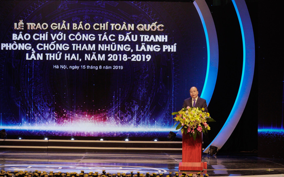 Thủ tướng ghi nhận và đánh giá cao các cơ quan bao chí đã thực hiện tốt chức năng giám sát và phản biện xã hội, tích cực tuyên truyền phổ biến quan điểm, chủ trương đường lối của Đảng, chính sách pháp luật của Nhà nước về phòng, chống tham nhũng, lãng phí. (Ảnh: Minh Hiếu)