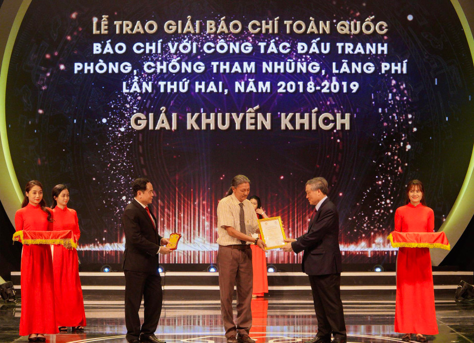 Ông Trần Thanh Mẫn khẳng định, Ủy ban Trung ương Mặt trận Tổ quốc Việt Nam, Hội Nhà báo Việt Nam sẽ luôn đồng hành, chia sẻ với các cơ quan thông tấn báo chí và tiếp tục bảo vệ những người làm báo để mỗi nhà báo luôn thể hiện được bản lĩnh của mình trước cuộc đấu tranh cam go, quyết liệt này. (Ảnh: Minh Hiếu/Vietnam+)