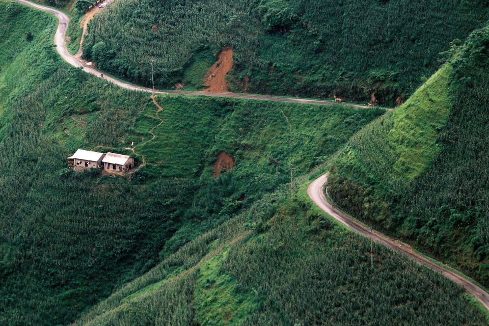 'Cheo leo Mã Pí Lèng' của tác giả Võ Trọng Sơn. 'Ảnh film và tuổi trẻ' góp phần giới thiệu tới du khách hình ảnh một Việt Nam đầy hương sắc, nhịp điệu từ những khung cảnh thiên nhiên hùng vĩ đến những khoảnh khắc bình dị của đời thường. (Ảnh: BTC)