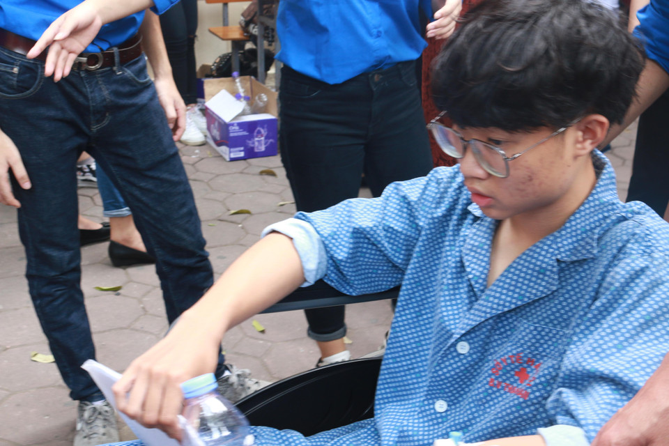 Tân đã hoàn thành hai bài thi môn Ngữ văn và Toán. (Ảnh: Nguyễn Hoàng/Vietnam+)