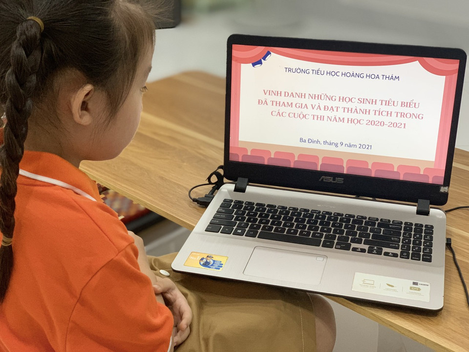 Sau phần lễ khai giảng chung, học sinh sẽ được các trường giới thiệu về nhà trường và gặp gỡ giáo viên chủ nhiệm theo hình thức trực tuyến. (Ảnh: CTV)