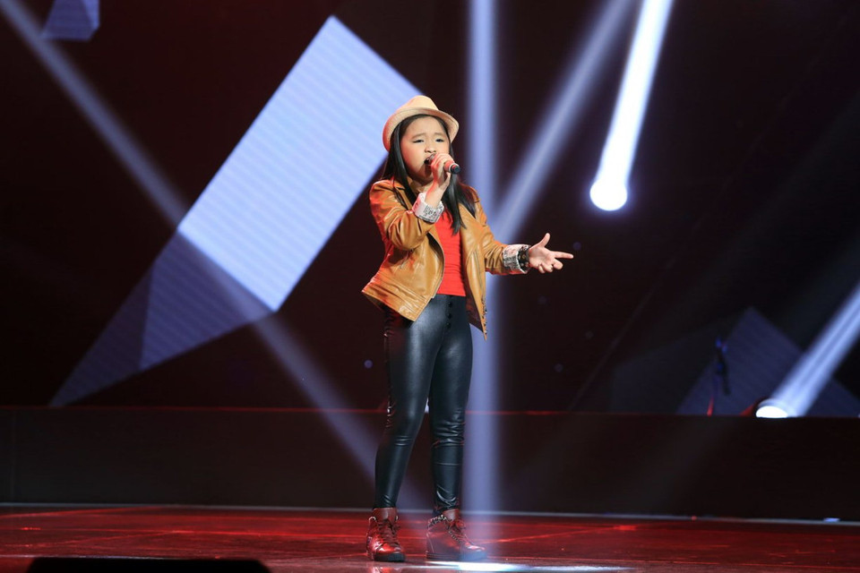 ‘Ngựa ô thương nhớ’ qua sự thể hiện của cô bé cá tính Bùi Bích Vy. (Ảnh: BTC)