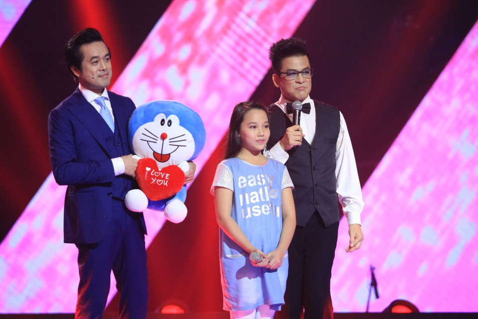 Để có được thí sinh này, huấn luyện viên Dương Khắc Linh đã đưa ra một chú mèo máy Doraemon. (Ảnh: BTC)