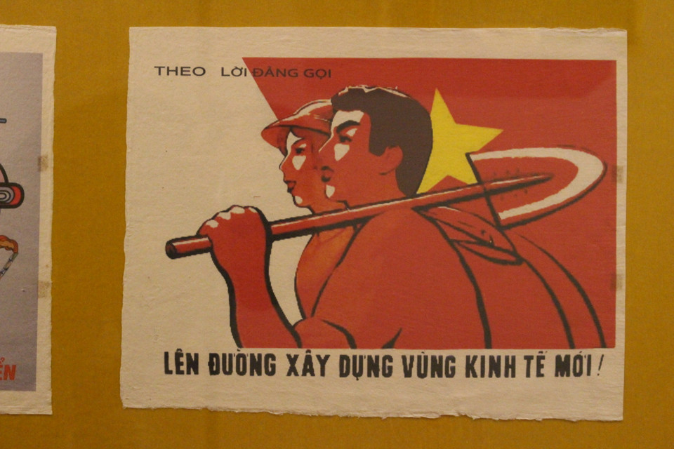 Triển lãm tranh cổ động đã khai mạc sáng ngày 16/10 tại Bảo tàng Báo chí Việt Nam tại tầng 2, trụ sở của Hội Nhà báo Việt Nam trên đường Dương Đình Nghệ. Triển lãm trưng bày 1010 bức tranh cổ động của nhà báo Trần Đăng Tiến, Nguyên Tổng Giám đốc Đài Tiếng nói Việt Nam nay tặng lại cho Bảo tàng Báo chí Việt Nam. (Ảnh: Minh Anh/Vietnam+)