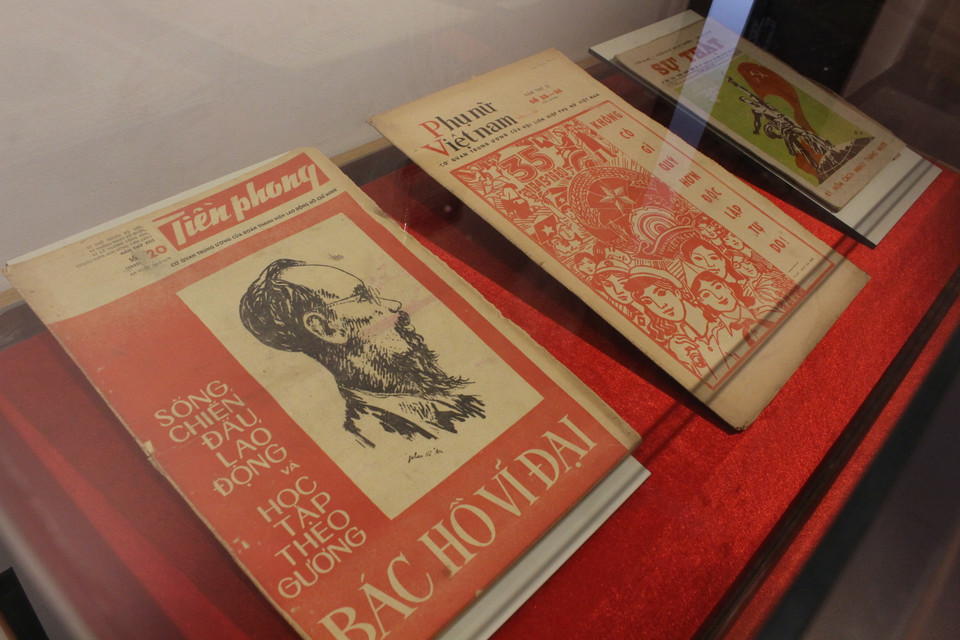 Ấn phẩm báo cũ.(Ảnh: Minh Anh/Vietnam+)