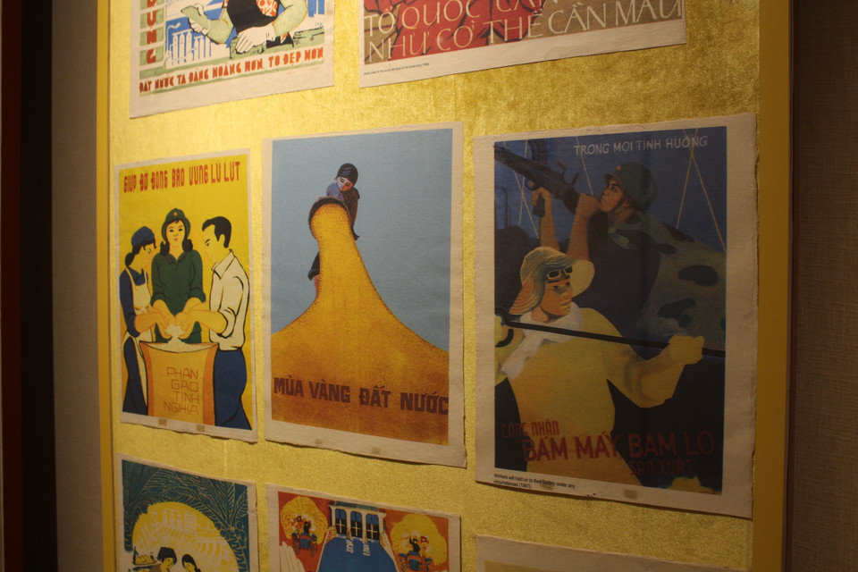 Những bức tranh kêu gọi tăng gia lao động sản xuất. (Ảnh: Minh Anh/Vietnam+)