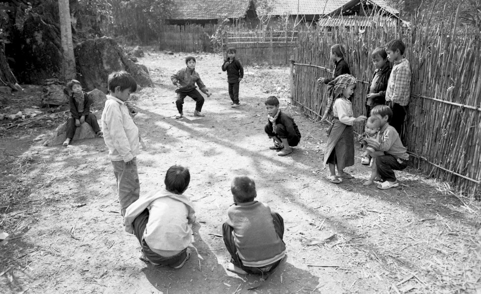 Nghệ sỹ nhân dân Nguyễn Hữu Tuấn chia sẻ, trong quá trình bấm máy bộ phim cùng tên (phim 'Thư Đồng Văn'), cuộc sống đồng bào nơi địa đầu Tổ quốc gợi mở cho ông nhiều suy ngẫm. (Ảnh: NSND Nguyễn Hữu Tuấn)