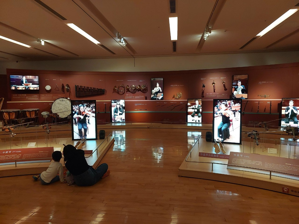 Nổi bật nhất trong khu trưng bày Nhạc cụ là một phòng hòa nhạc ảo, nơi du khách có thể thoải mái ngồi xuống và thưởng thức các bản nhạc Beethoven. (Ảnh: Minh Thu/Vietnam+)