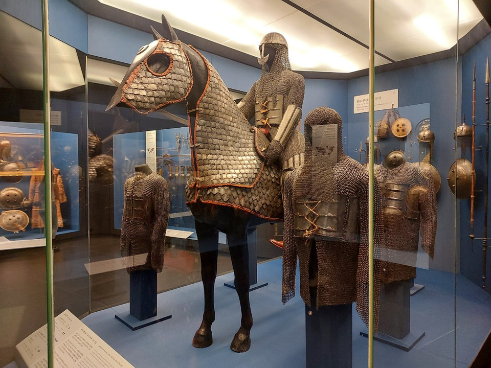 Bộ giáp độc đáo dành cho ngựa, niên đại thế kỷ 16-17. (Ảnh: Minh Thu/Vietnam+)