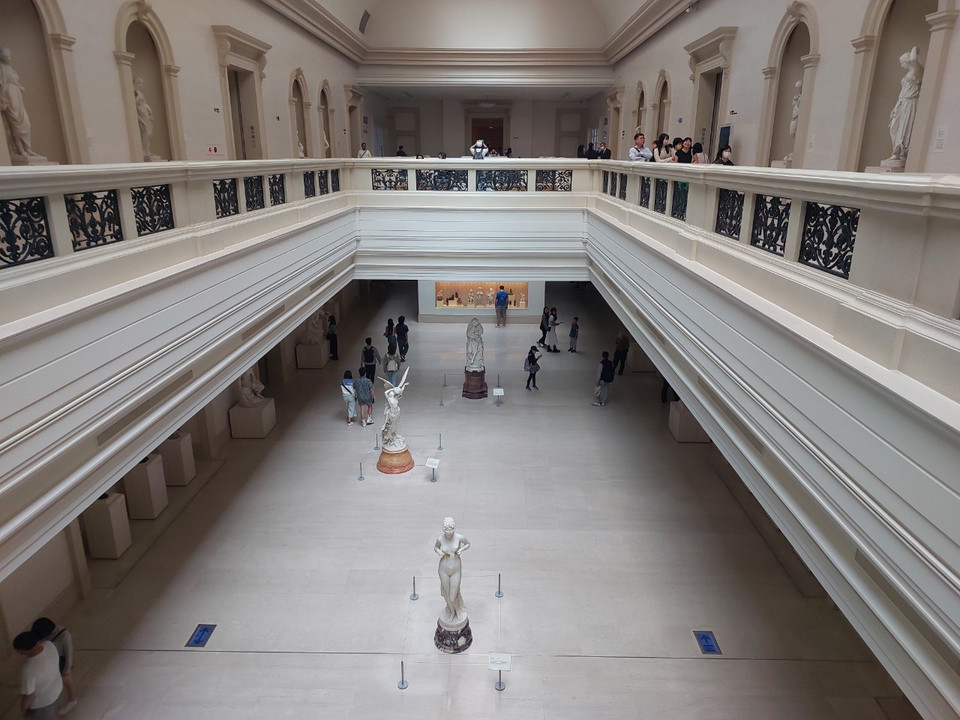 Không gian trưng bày tầng hai của Bảo tàng Chi Mei được thiết kế theo phong cách Châu Âu cổ điển. Với những ai chưa từng đến Châu Âu, chắc chắn sẽ cảm thấy thú vị khi ngắm nhìn những tác phẩm nghệ thuật từ thế kỷ 15-16. (Ảnh: Minh Thu/Vietnam+)